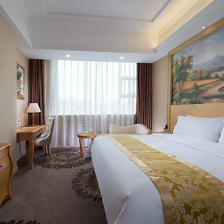 Vienna Hotel Guangzhou Baiyun Airport Esterno foto
