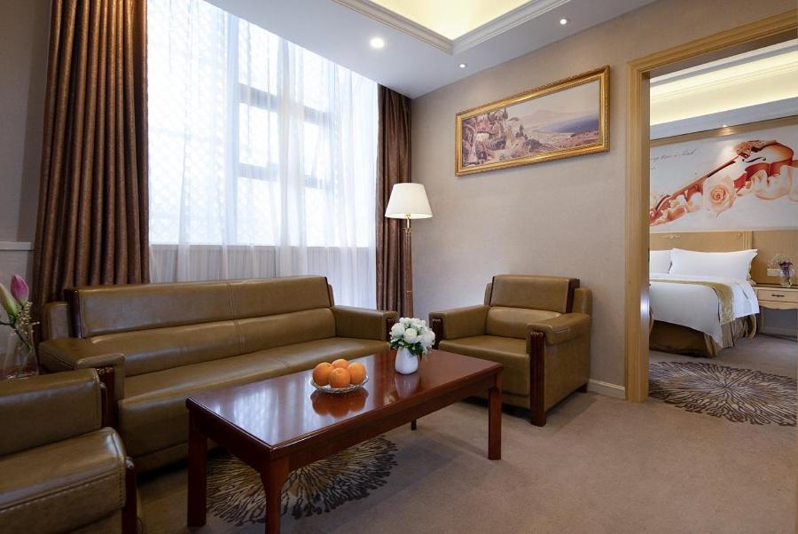 Vienna Hotel Guangzhou Baiyun Airport Esterno foto